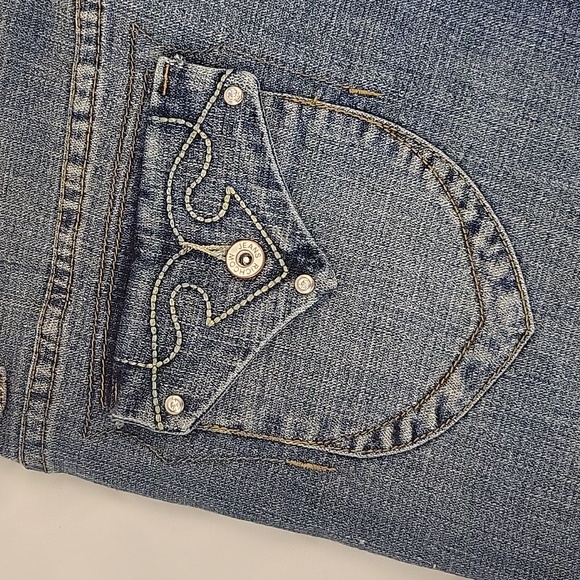 Richcow jeans, cuffed leg shorts. Detailed back pockets. Size 9 - Picture 10 of 11